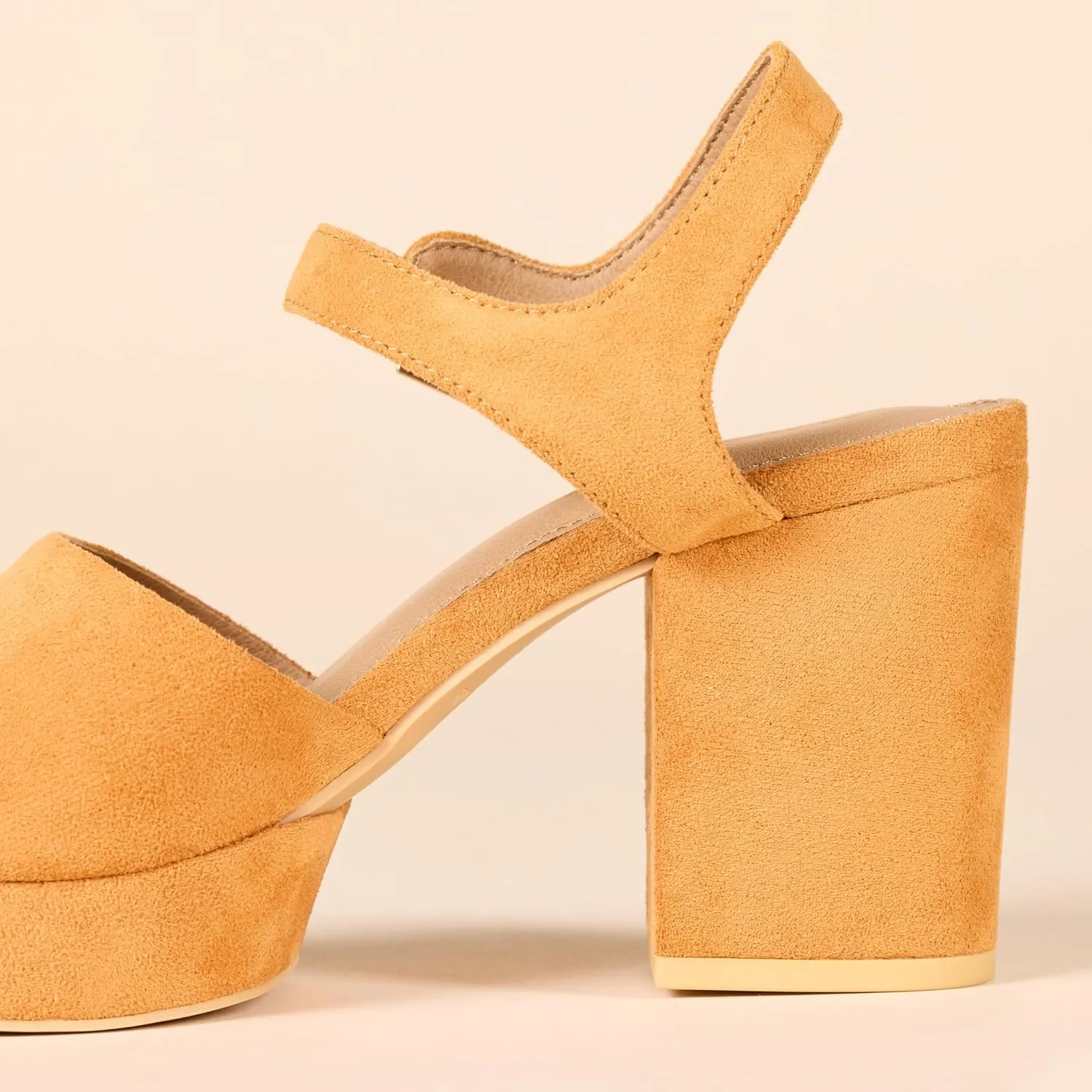Amazon Essentials Women's Platform Heel Sandal