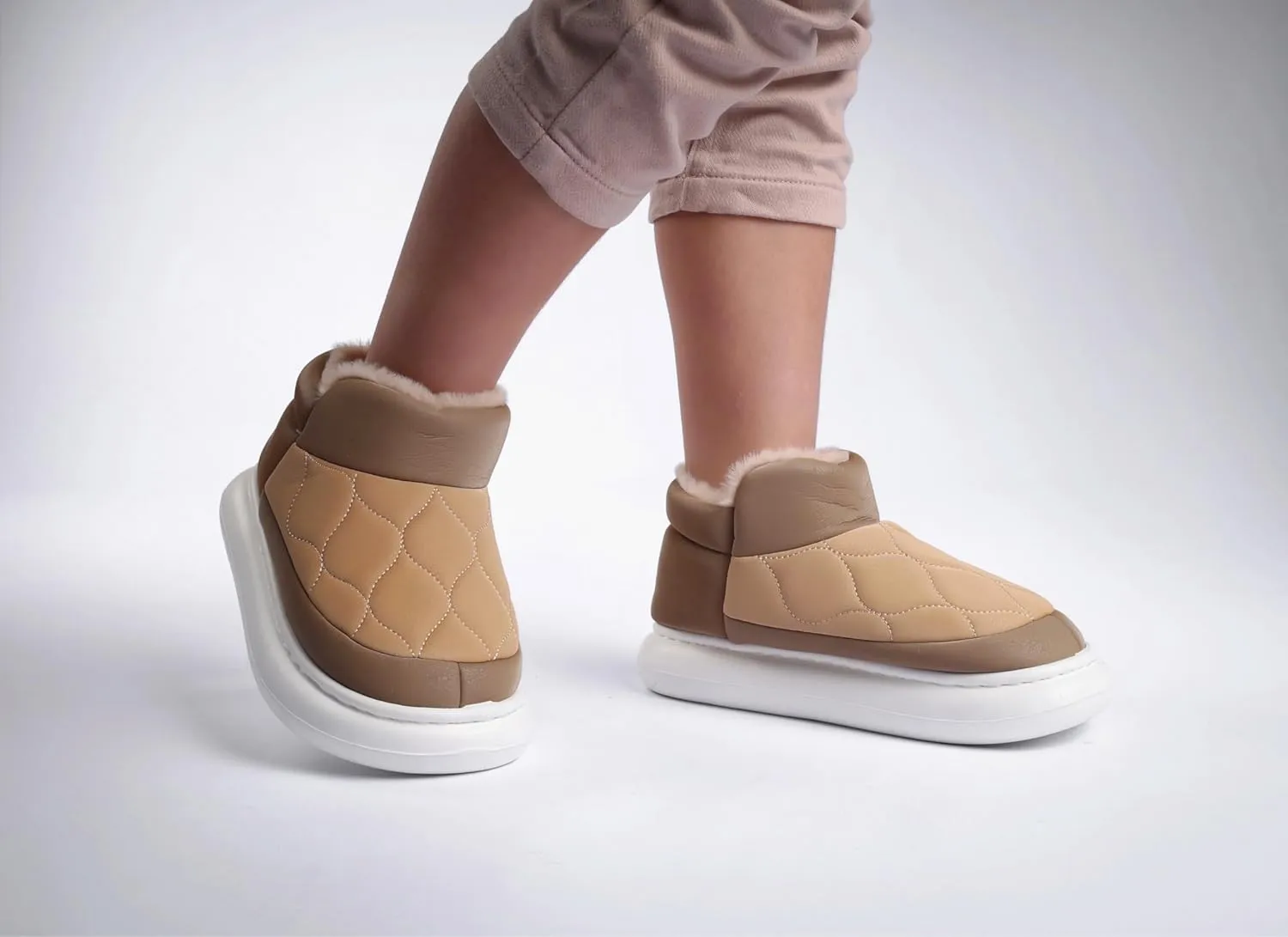 Cappuccino Honeycomb Girls’ Kids Slippers Winter Non-Slip Footwear
