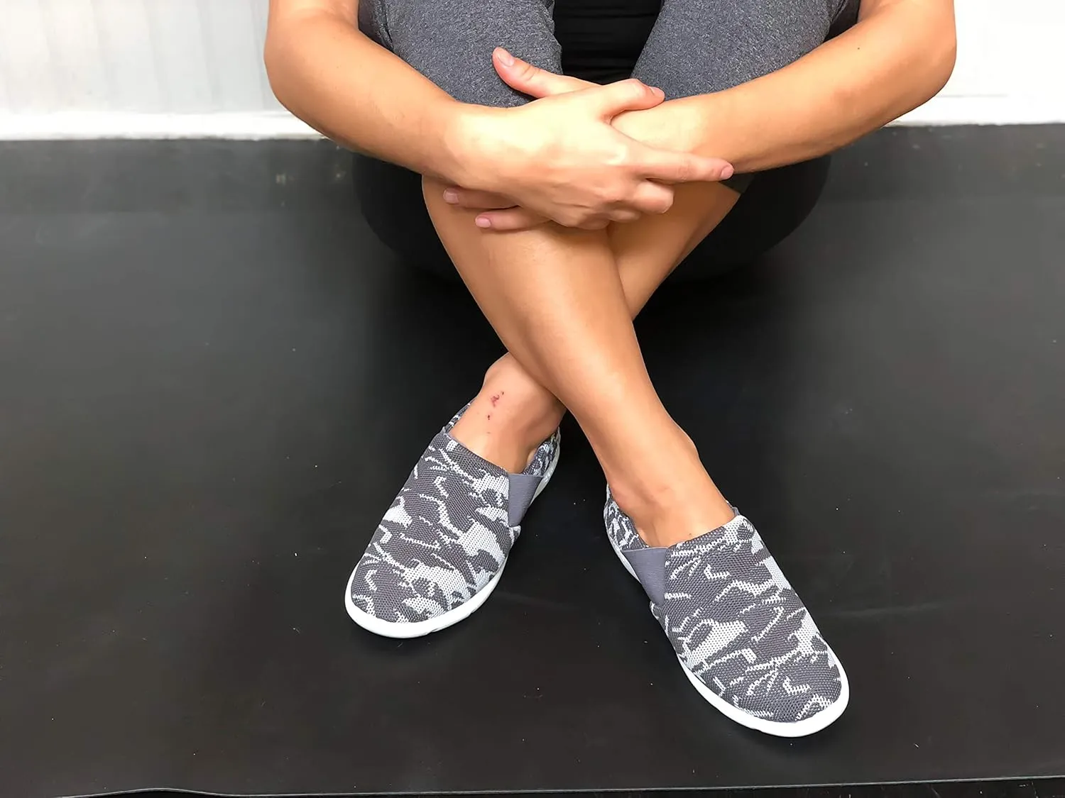 isotoner Women's Sport Mesh Slipper