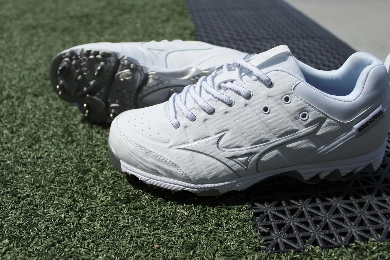 Mizuno Women's 9-Spike Swift 7 Softball Shoe
