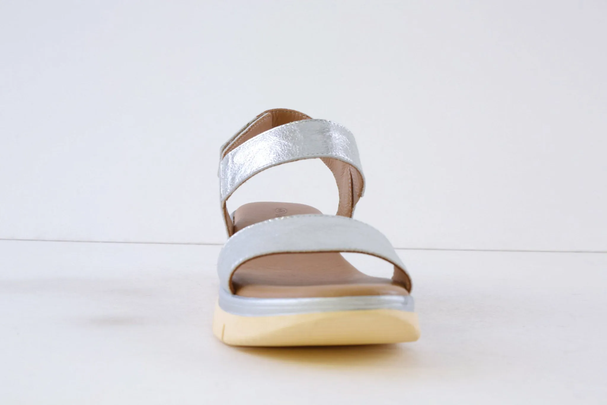 MUYA - 422400 LOW WEDGE SANDAL - SILVER LEATHER