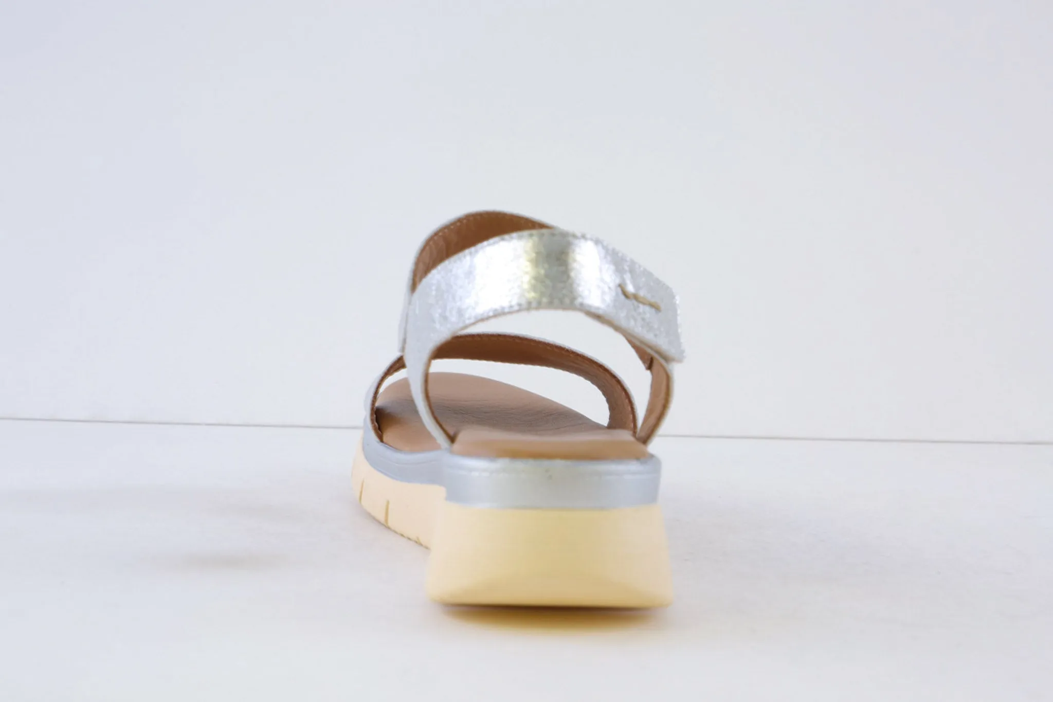 MUYA - 422400 LOW WEDGE SANDAL - SILVER LEATHER