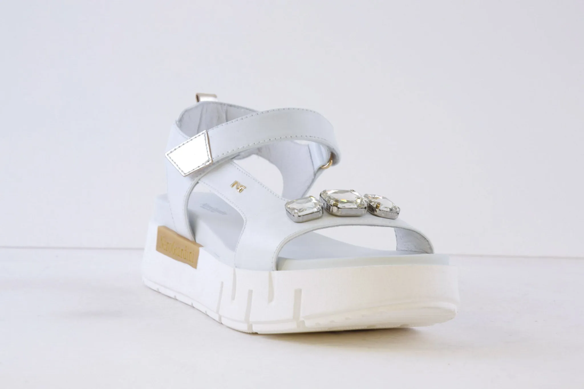 NeroGiardini - E410707D 707 LOW WEDGE STRAP SANDAL WITH JEWEL DETAIL - WHITE