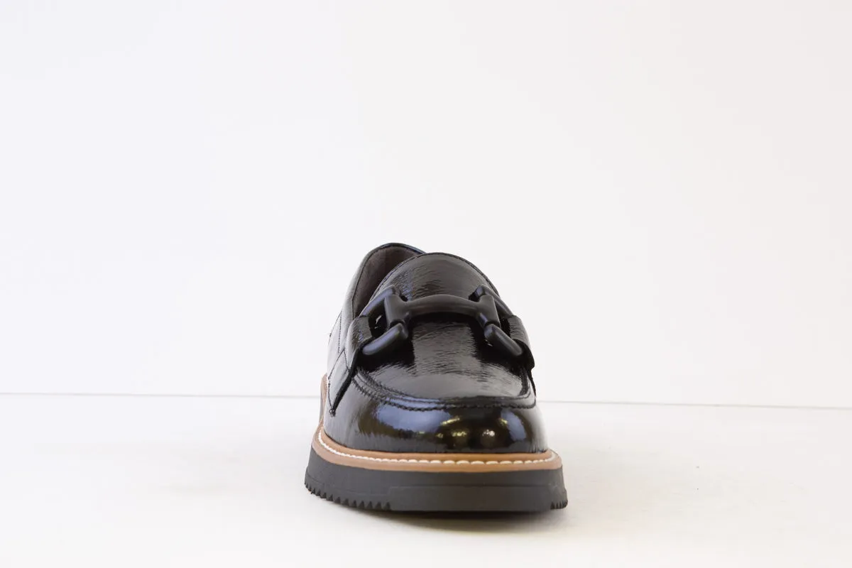 PITILLOS - 5392 FLAT LOAFER WITH CHAIN DETAIL - BLACK PATENT
