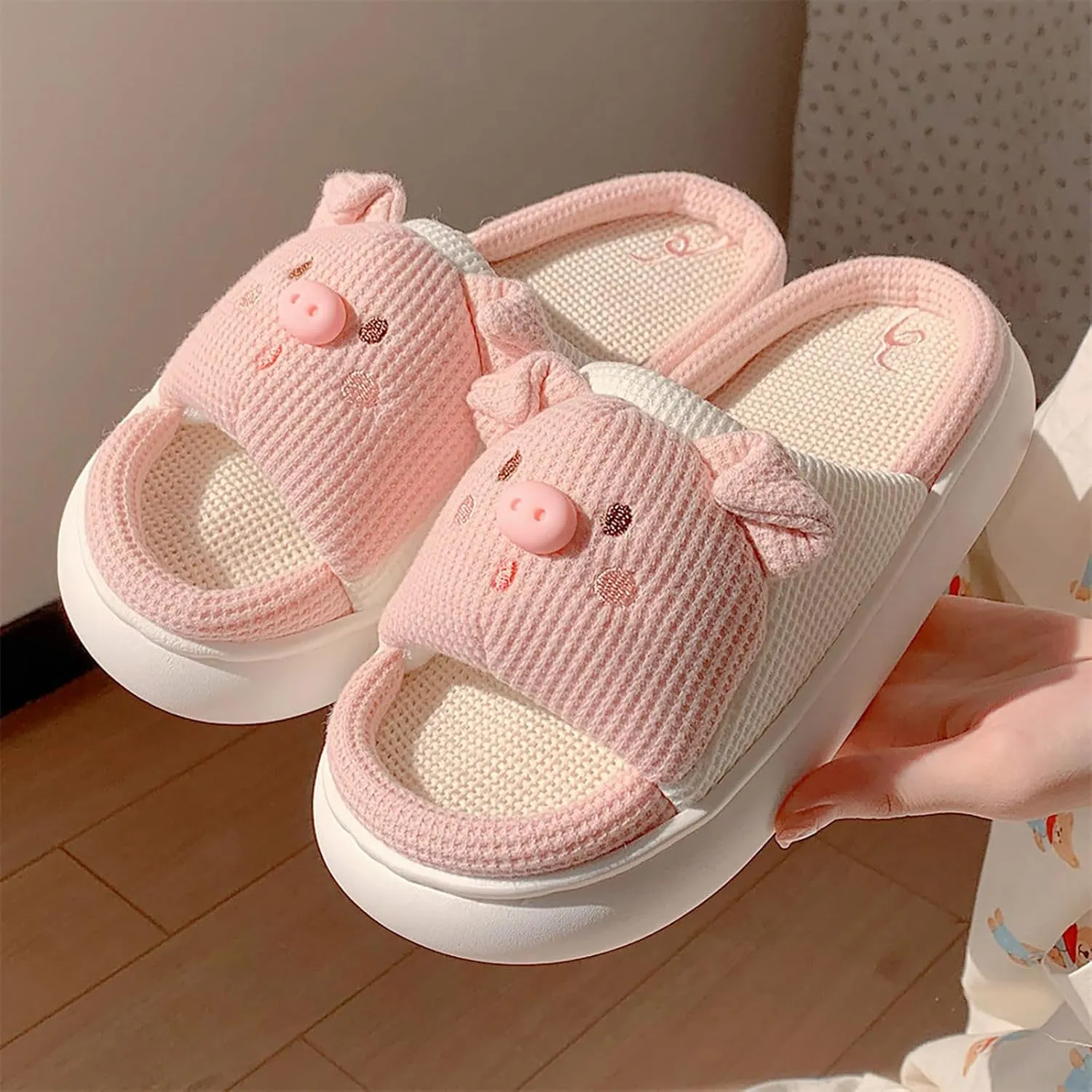 SBGMoSJ Indoor House Slippers Cute Mens Winter Outdoor Slippers Bedroom Shoes for Ladies Comfy Slippers for Women Non Slip Outdoor Christmas Lights Gifts for Women 2023