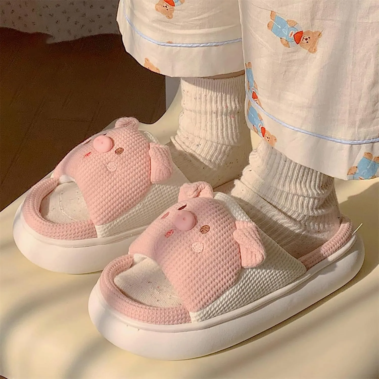 SBGMoSJ Indoor House Slippers Cute Mens Winter Outdoor Slippers Bedroom Shoes for Ladies Comfy Slippers for Women Non Slip Outdoor Christmas Lights Gifts for Women 2023