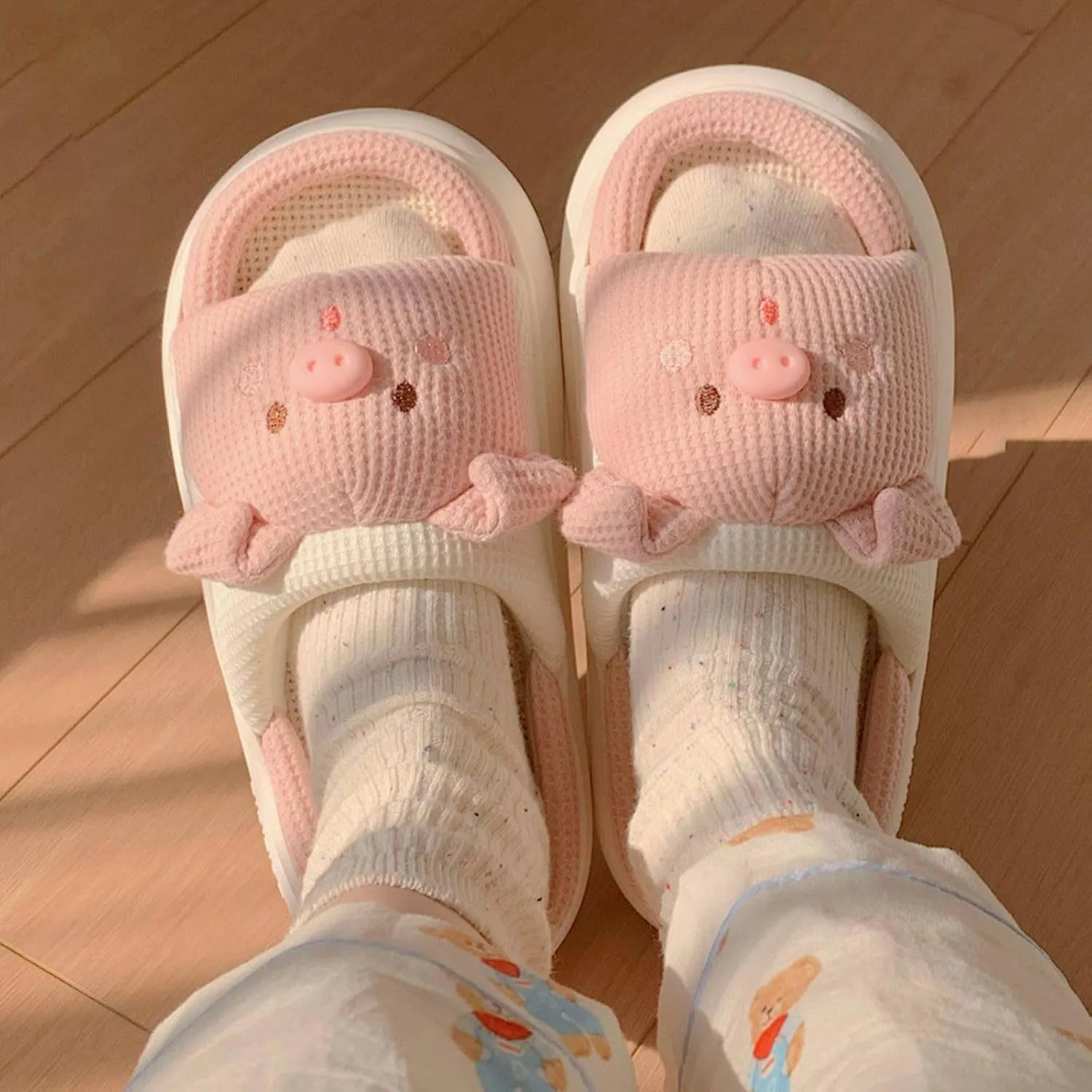 SBGMoSJ Indoor House Slippers Cute Mens Winter Outdoor Slippers Bedroom Shoes for Ladies Comfy Slippers for Women Non Slip Outdoor Christmas Lights Gifts for Women 2023