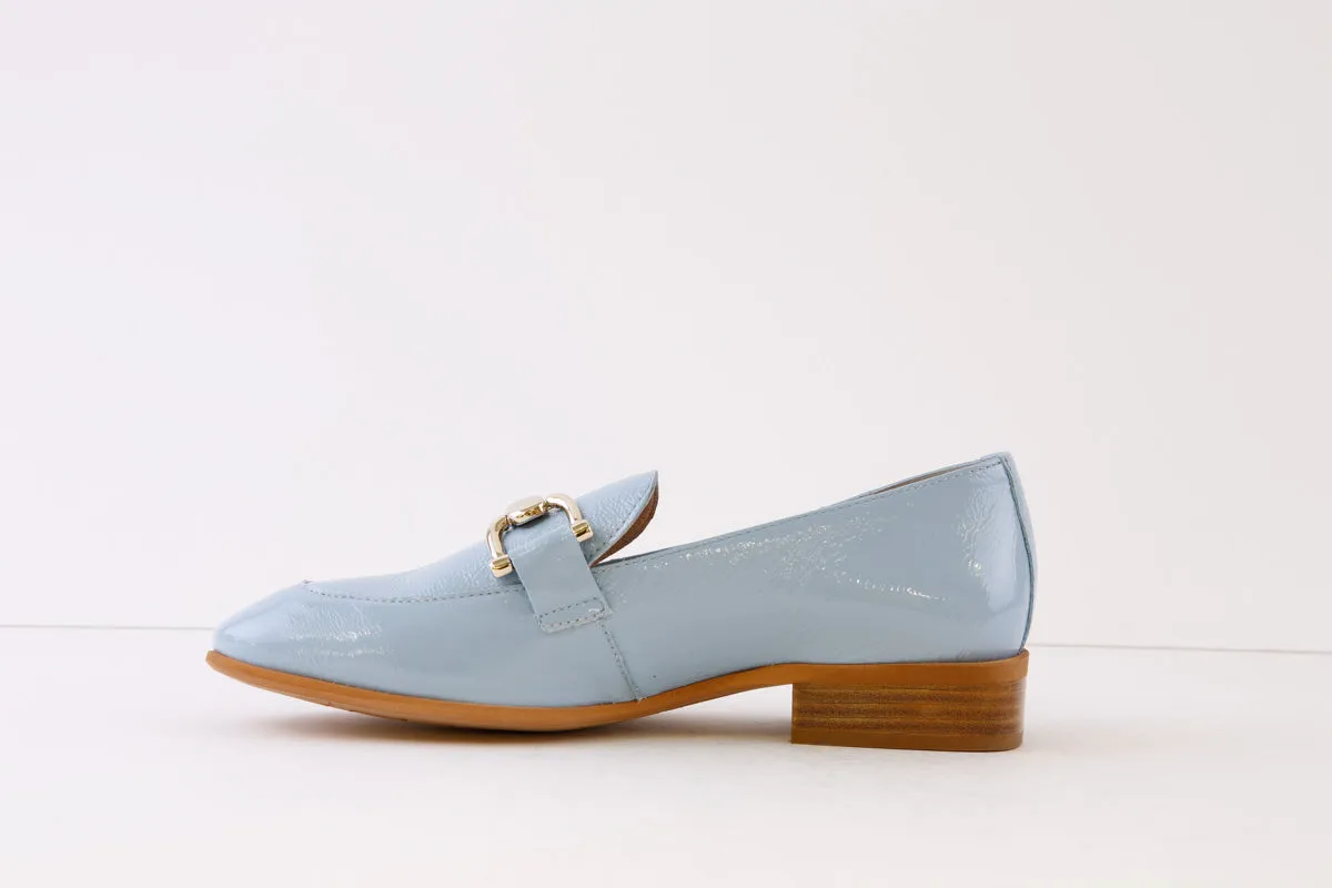 WONDERS - B-7633 FLAT SLIP-ON SHOE WITH GOLD CHAIN - BABY BLUE PATENT