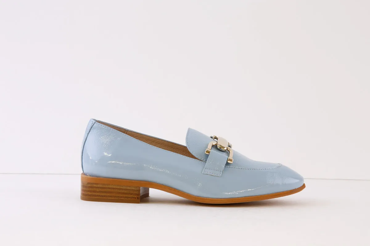 WONDERS - B-7633 FLAT SLIP-ON SHOE WITH GOLD CHAIN - BABY BLUE PATENT